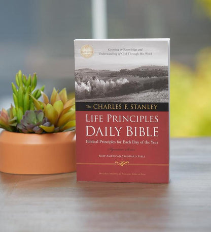 Charles Stanley NASB Life Principles Bible